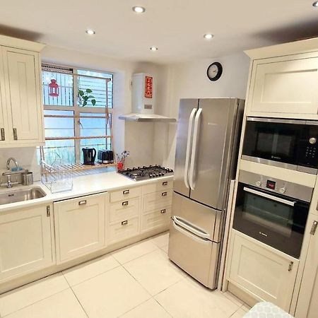 Modern 3-Bed House In Surrey Quays Villa London Exteriör bild