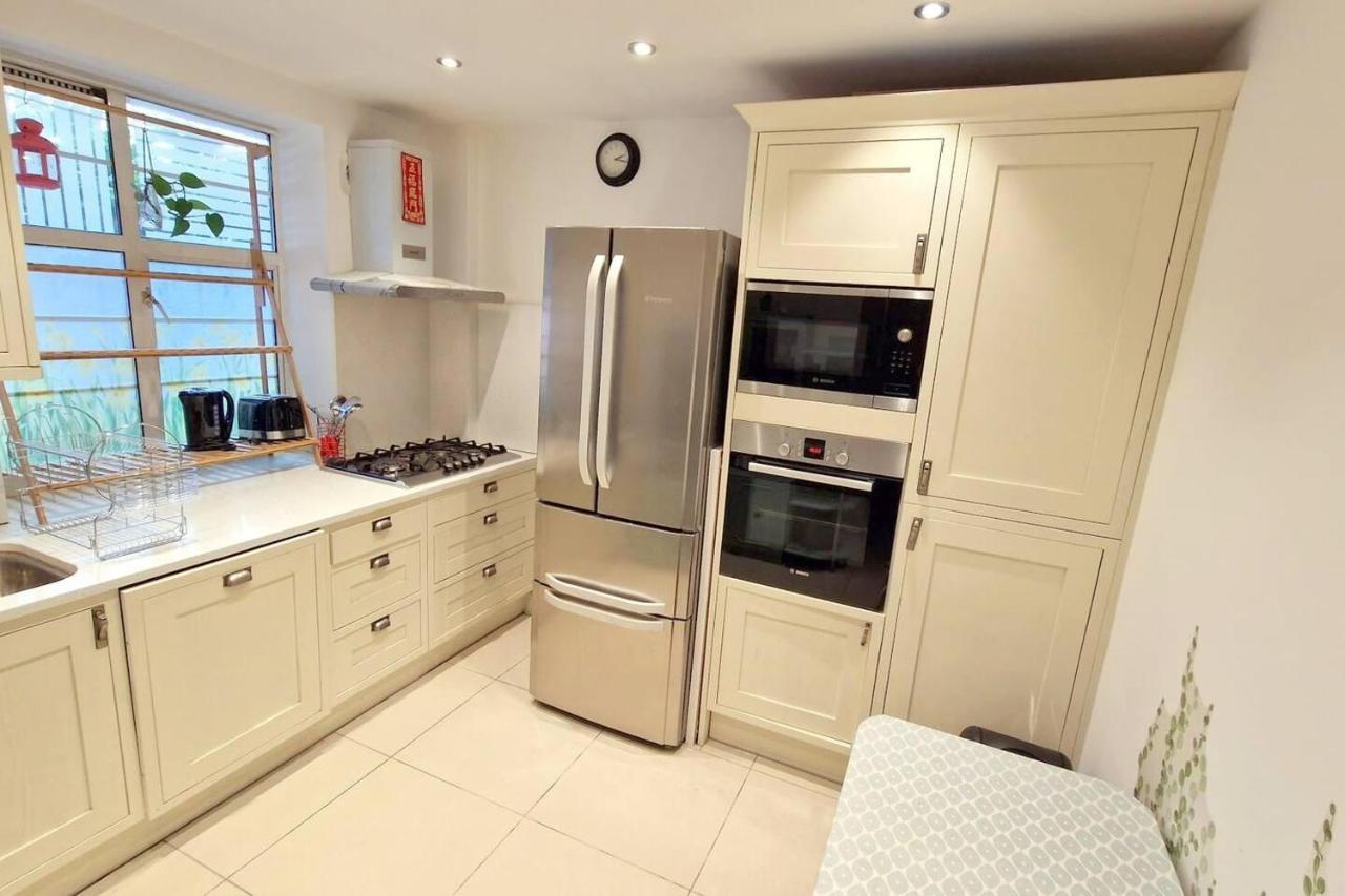 Modern 3-Bed House In Surrey Quays Villa London Exteriör bild